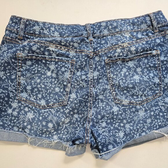 Time and Tru Mid-Rise Denim Shorts – Floral Print, Size 18 - Picture 3 of 4